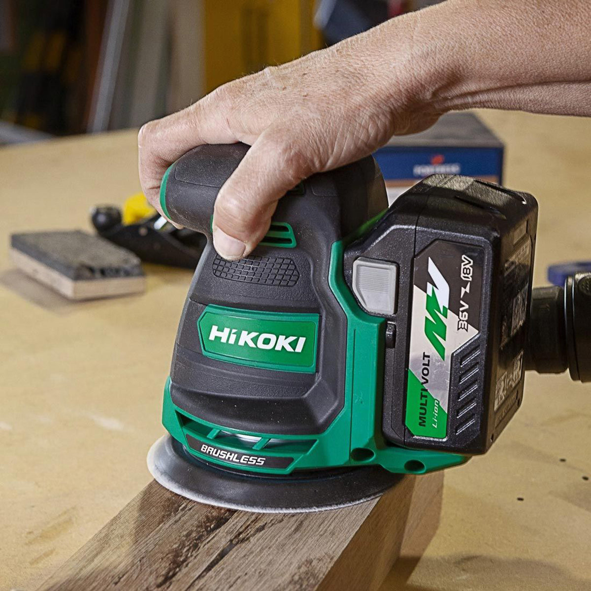 Hikoki SV1813DAJ2Z 18V Brushless 125mm Random Orbit Sander with 1 x 2.5Ah/5.0Ah Battery & Charger