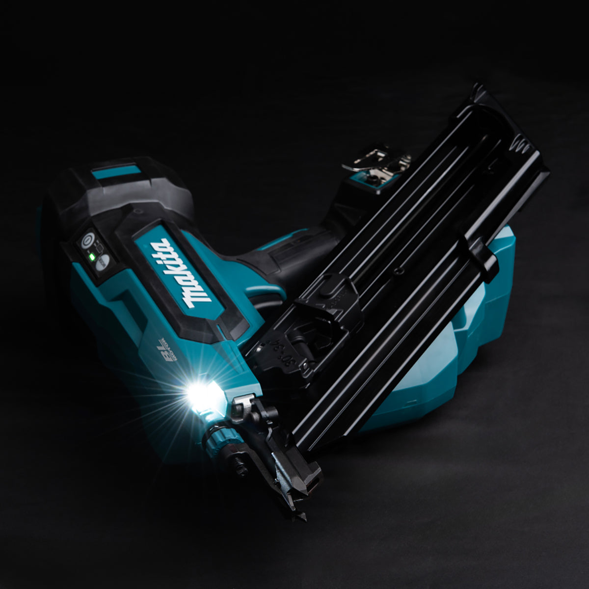 Makita DBN900ZK 18V LXT Brushless Framing Nailer With 1 x 5.0Ah Battery, Charger & Carrying Case