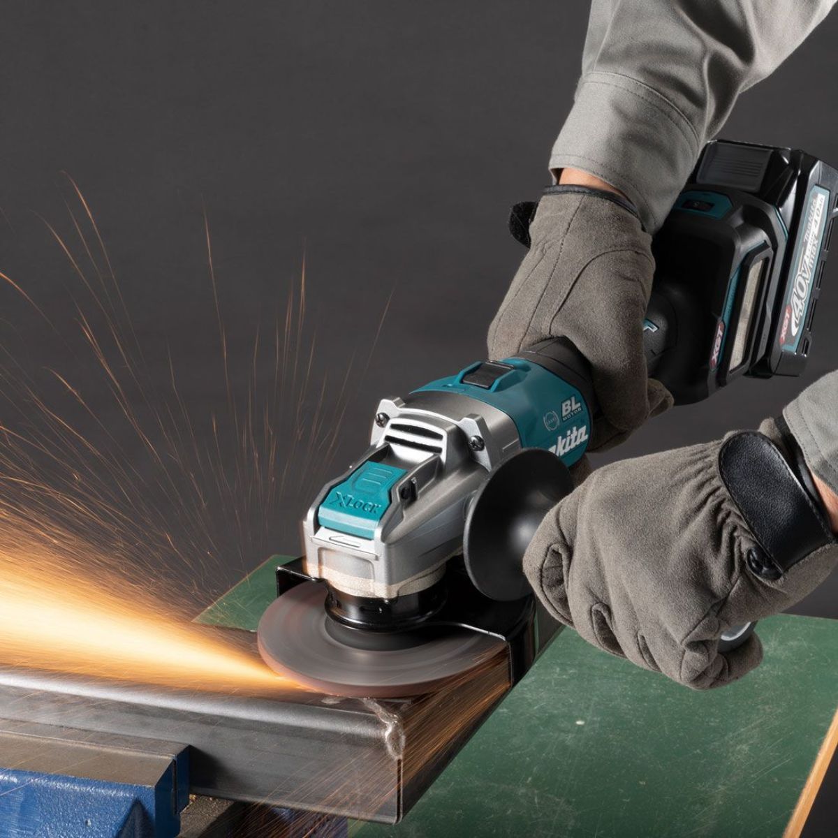 Makita GA040GZ01 40V XGT Max 115mm Brushless Angle Grinder Body Only With Carry Case