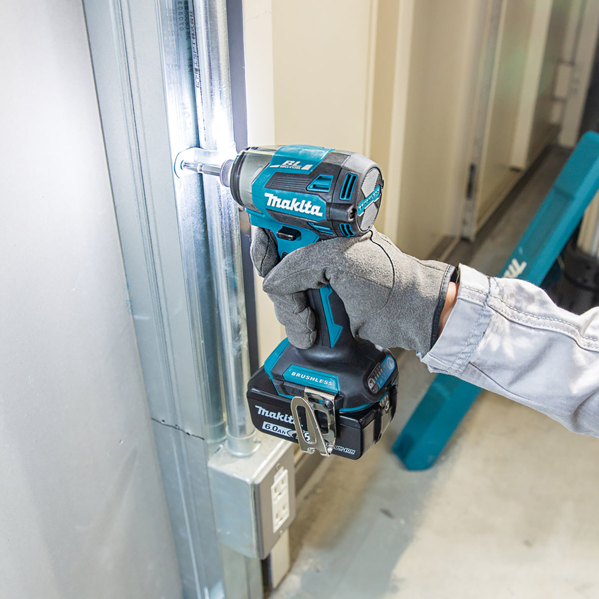 Makita DTD173Z 18V LXT Brushless Impact Driver With 1 x 5.0Ah Battery & Charger