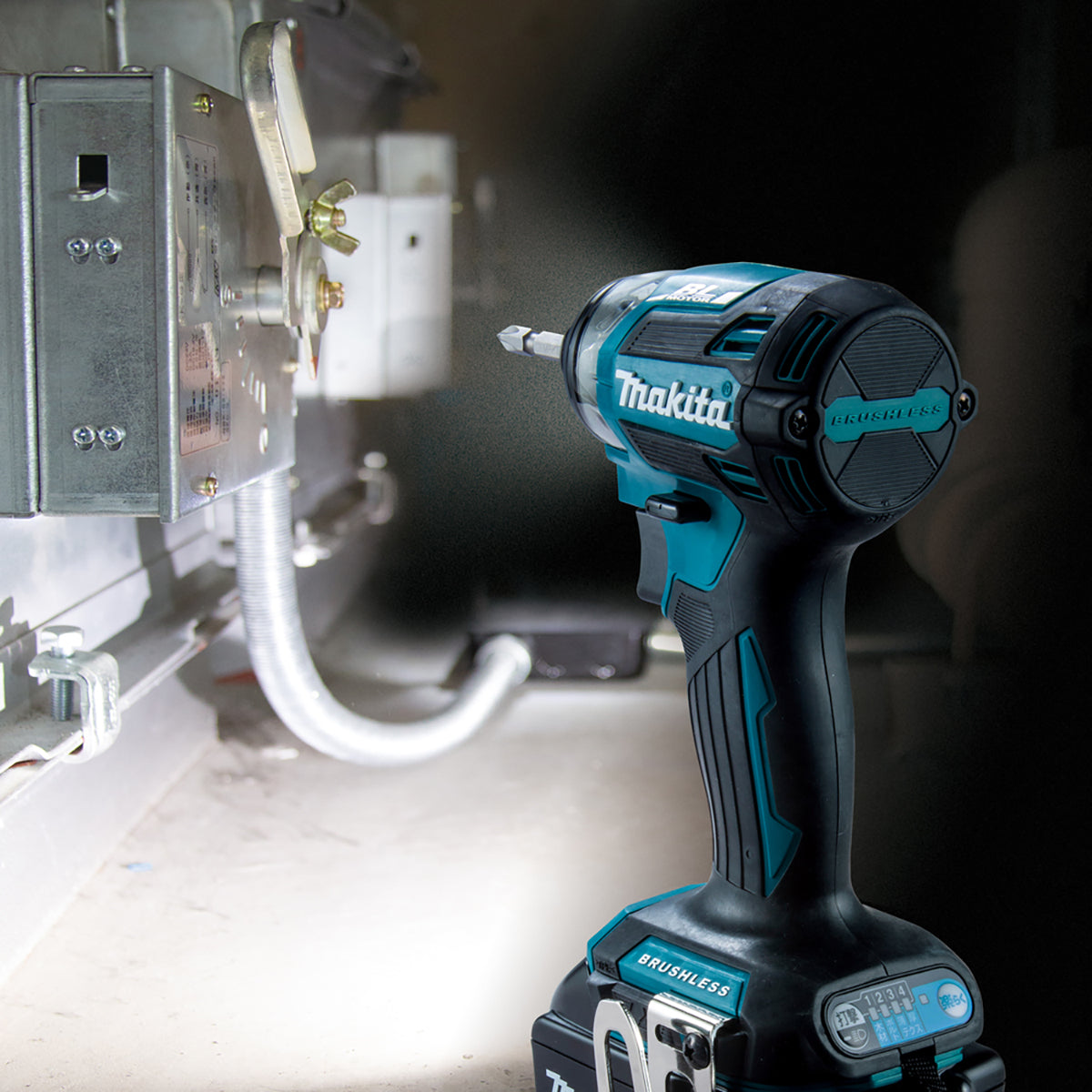 Makita DTD173Z 18V LXT Brushless Impact Driver With 1 x 5.0Ah Battery & Charger