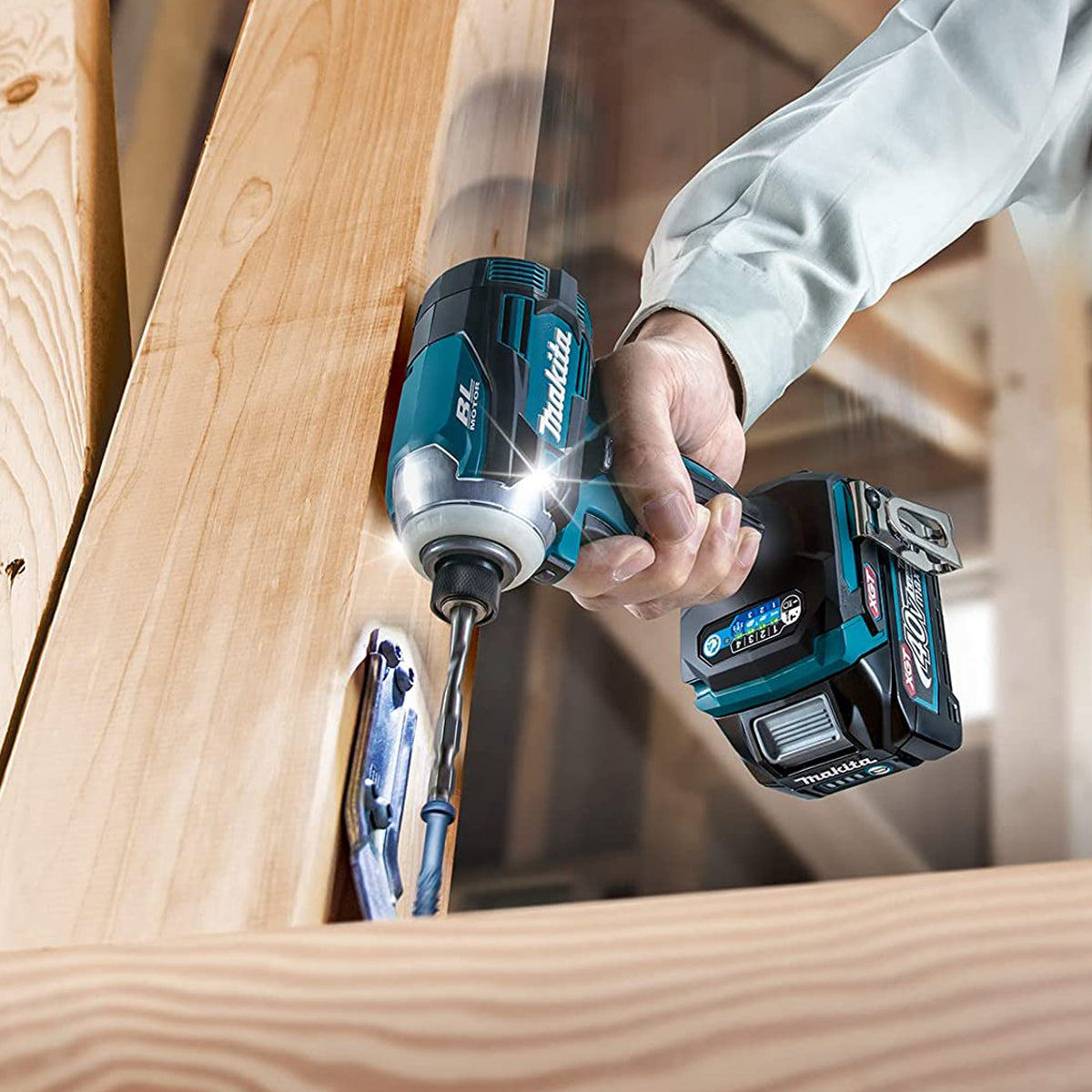 Makita TD001GD201 40V XGT Brushless Impact Driver with 2 x 2.5Ah Batteries, Charger & Case