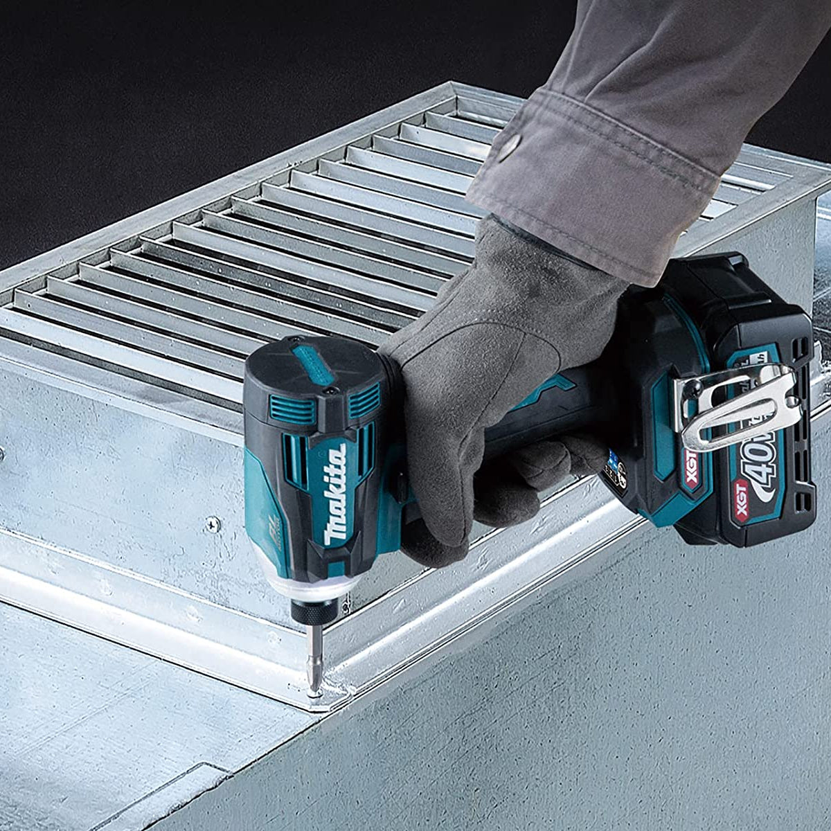 Makita TD001GD201 40V XGT Brushless Impact Driver with 2 x 2.5Ah Batteries, Charger & Case