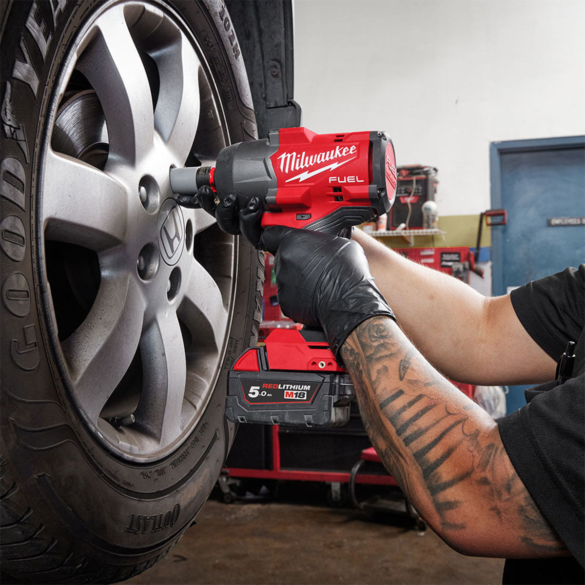 Milwaukee M18FHIW2F12-0X 18V Fuel Brushless 1/2" High Torque Impact Wrench with 1 x 5.5Ah Battery Charger & Case