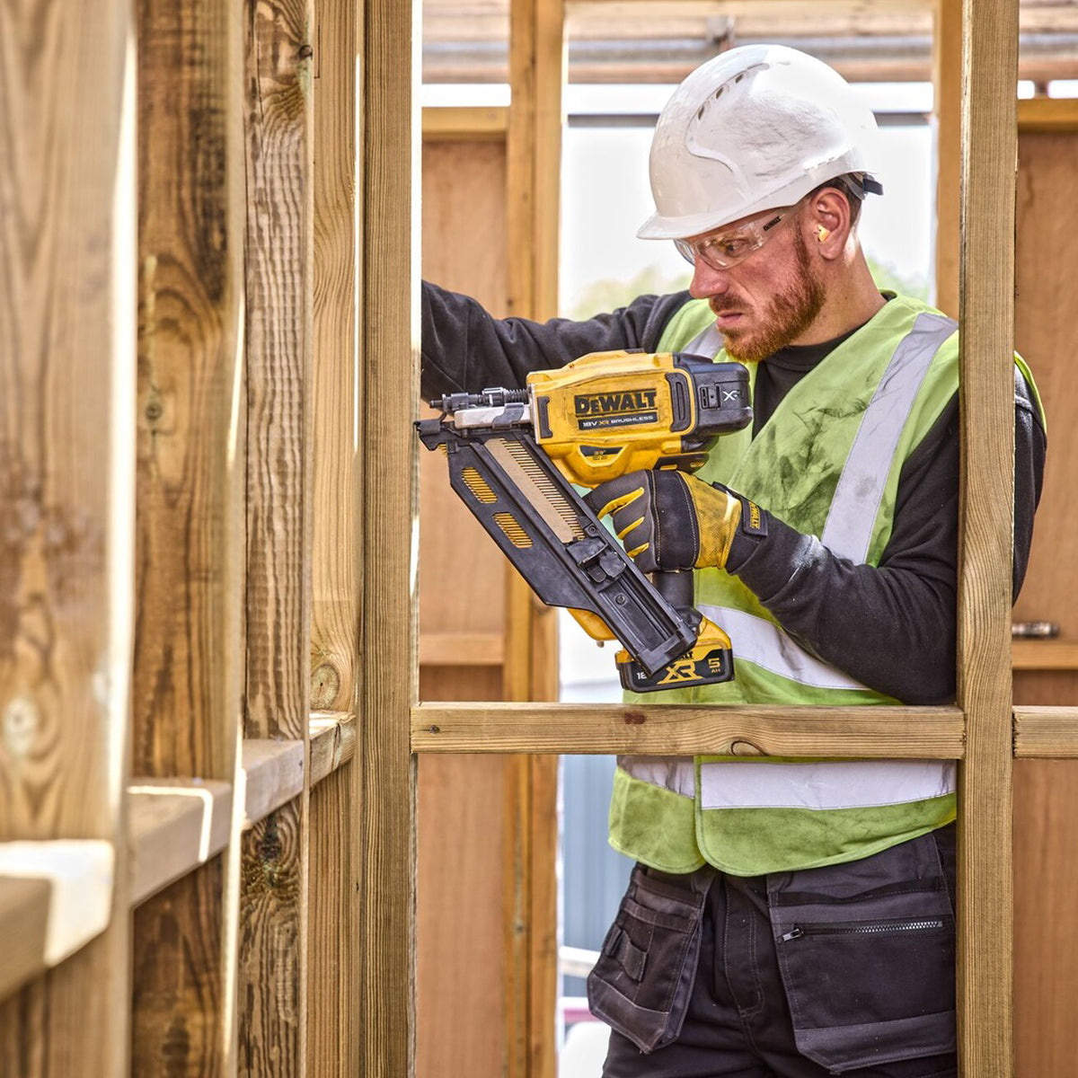 Dewalt DCN930 18V Brushless 90mm First Fix Framing Nailer 90mm with 1 x 5.0Ah Battery & Charger