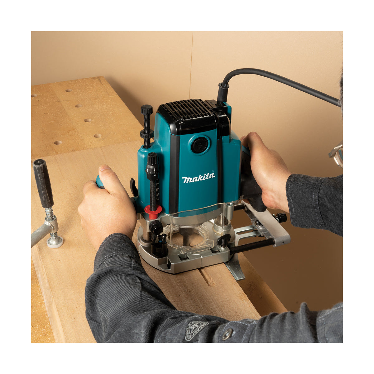Makita RP1803X08/1 1/2" Plunge Router 110V With Type 4 Case Durable Power Tool for Woodworking