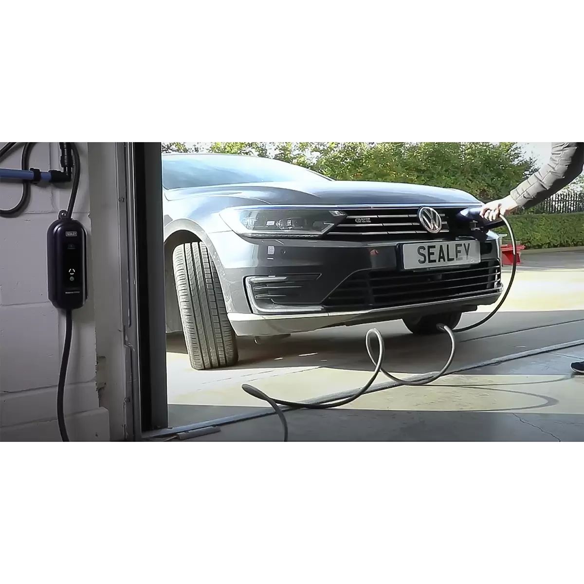 Sealey EVPC1 230V Portable EV Charger Mode 2 Type 1 to UK 10A 5m Cable