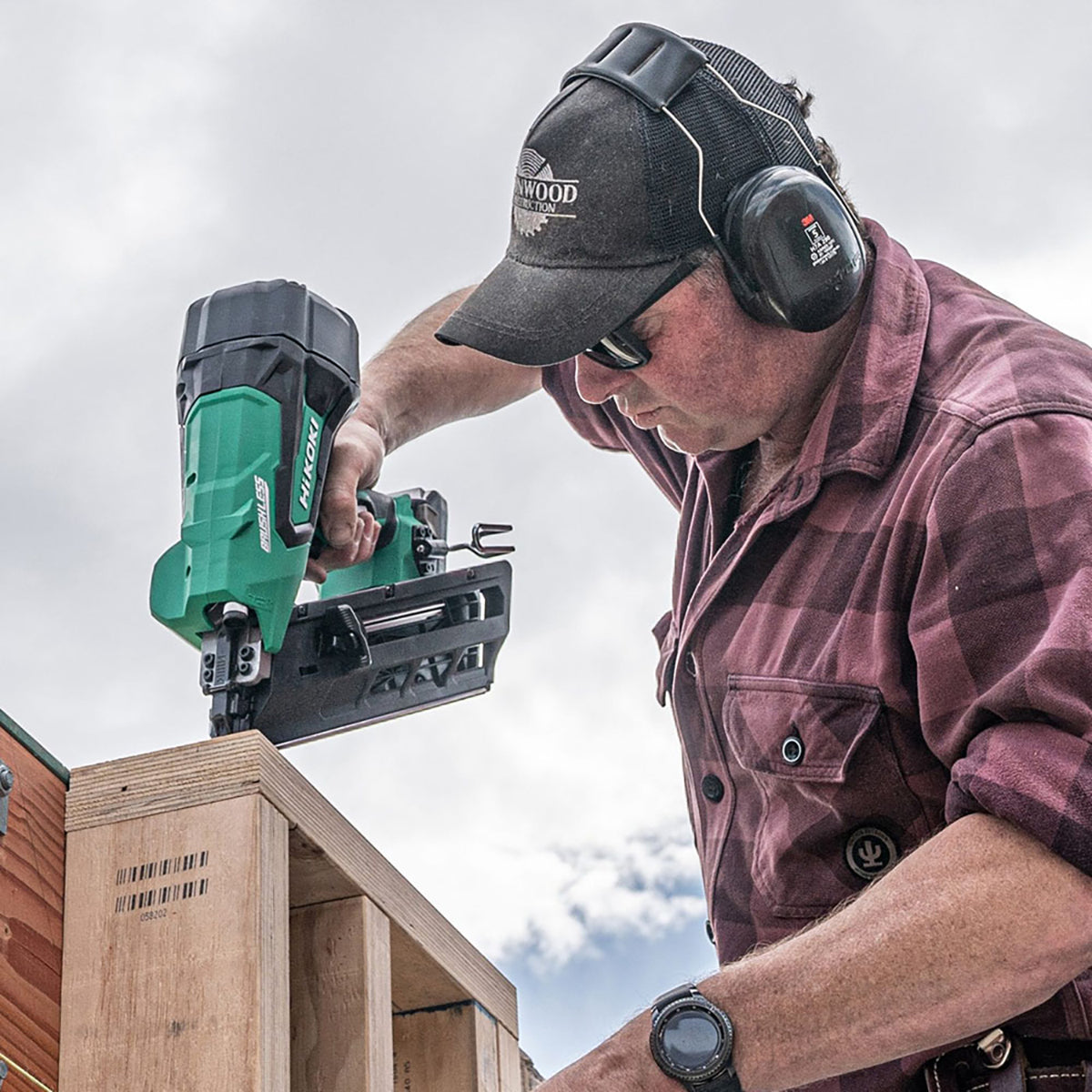 Hikoki NR1890DCJPZ 18V Brushless First Fix Framing Nailer with 2 x 5.0Ah Battery Charger & 64mm Nails Pack of 3300