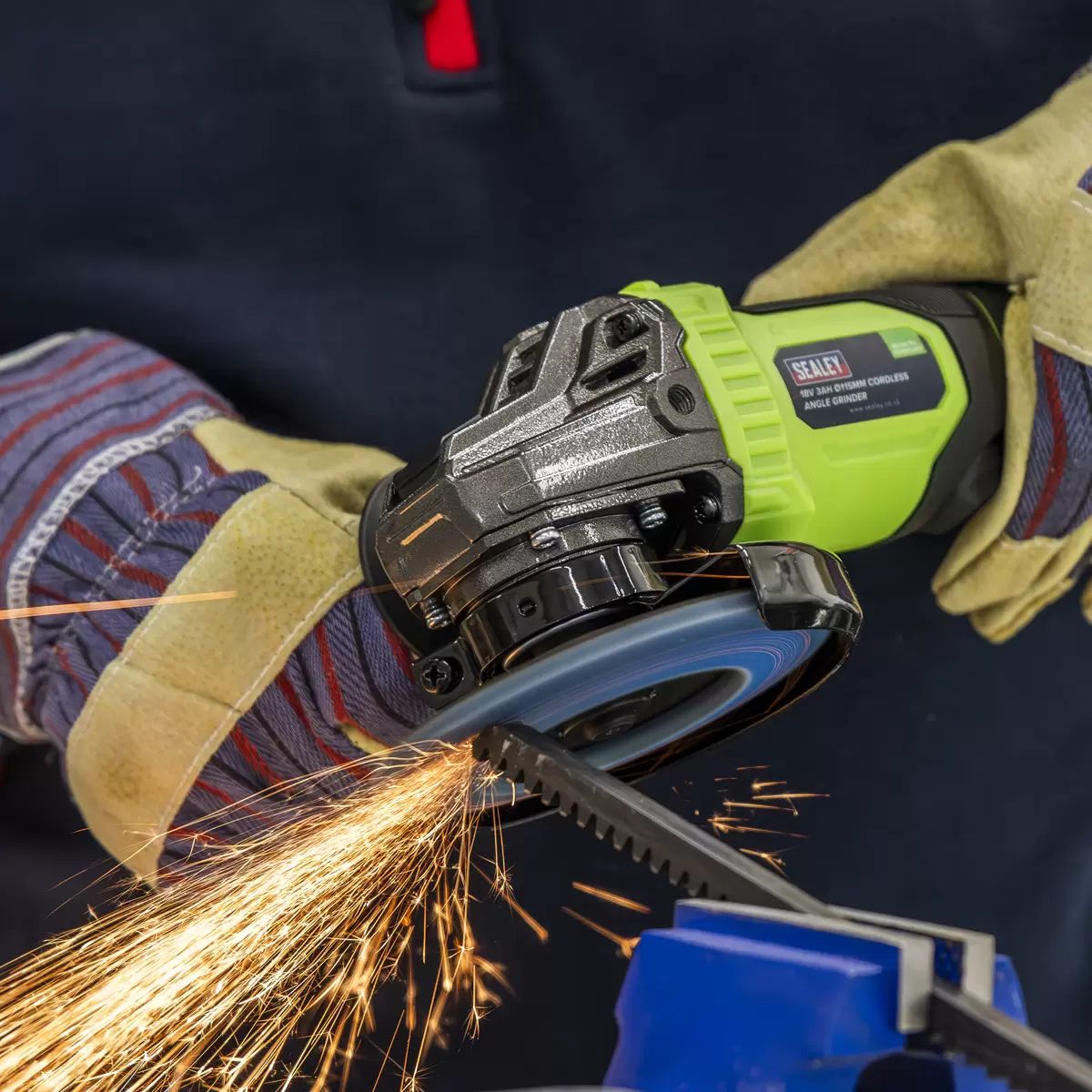 Sealey CP401LIHV 18V Angle Grinder 115mm 1 x 3Ah lithium-ion battery & 2.4A mains charger in a storage case