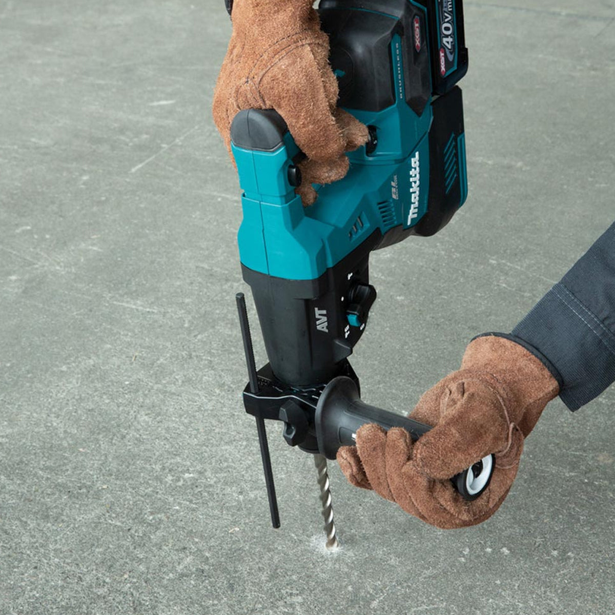 Makita HR005GD202 40V XGT Brushless Demolition Hammer Drill with 2 x 2.5Ah Battery, Charger & Case
