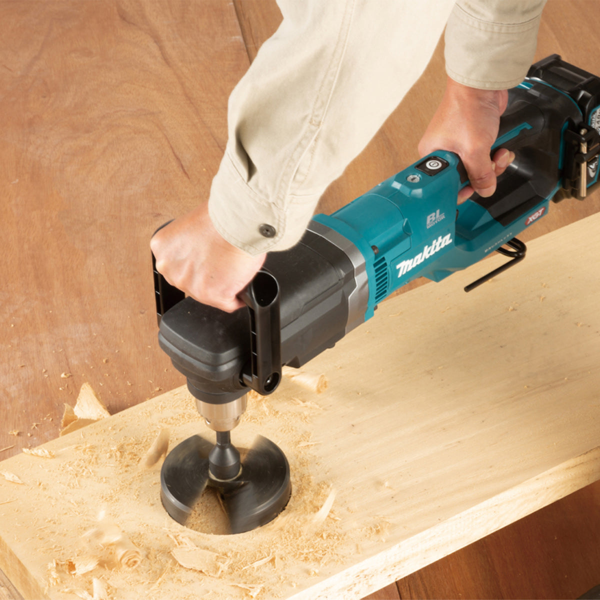 Makita DA001GD202 40V XGT Brushless Angle Drill with 2.5Ah Battery & Charger