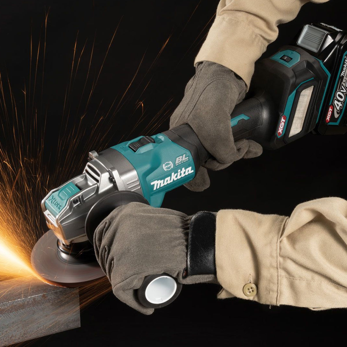 Makita GA043GD201 40V XGT X-Lock 115mm Paddle Switch Angle Grinder with 2 x 2.5Ah Battery & Charger