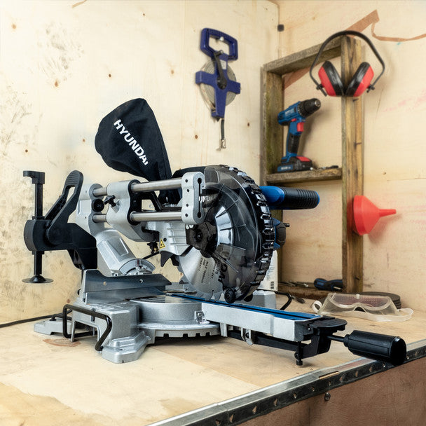 Hyundai HYMS1500E Mitre Saw with 210mm Blade 230V/1500W Crosscut Saw for Precision Cutting