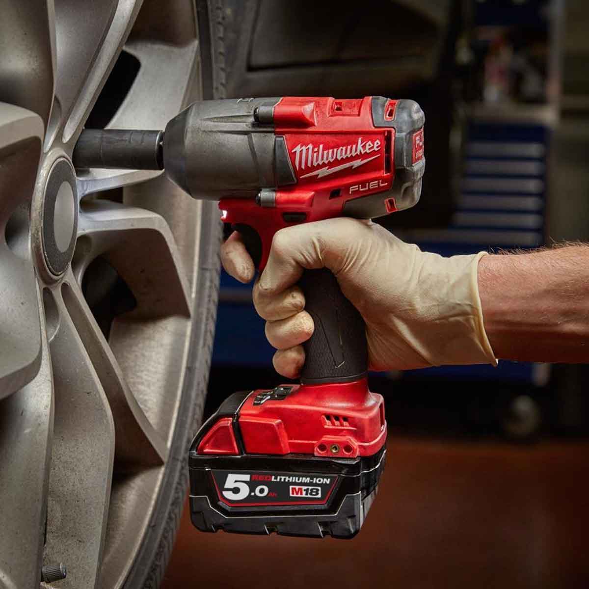Milwaukee M18FMTIW2F12-0X 18V Brushless 1/2" Impact Wrench with 1 x 5.5Ah Battery Charger & Case