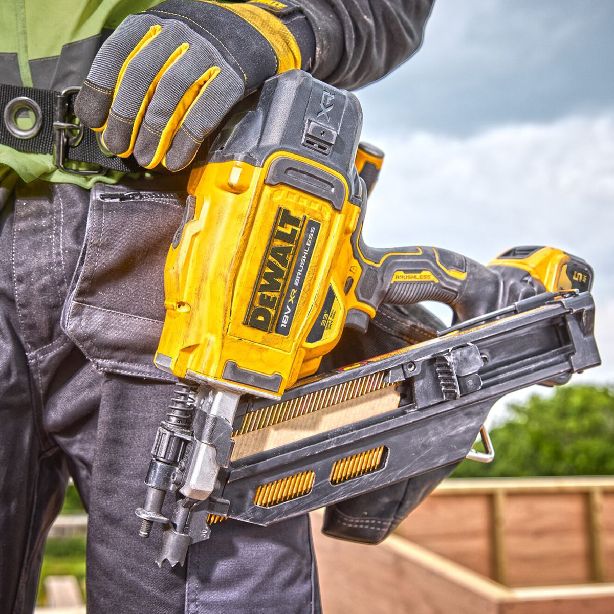 Dewalt DCN930 18V Brushless 90mm First Fix Framing Nailer with 1 x 4.0Ah Battery & Charger