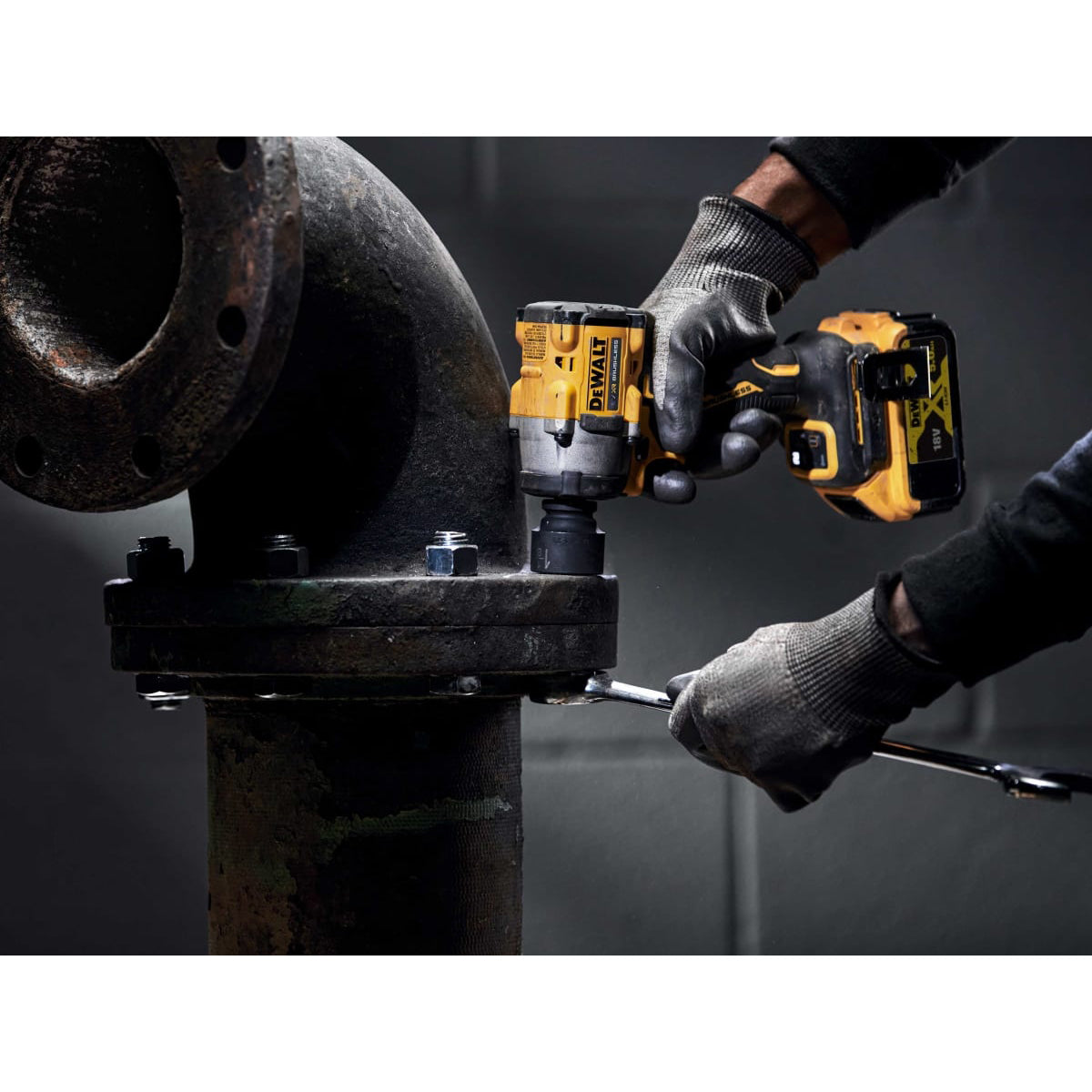 Dewalt DCF922P2T 18V XR Brushless 1/2" Impact Wrench With 2 x 5.0Ah Batteries Charger & Kitbox
