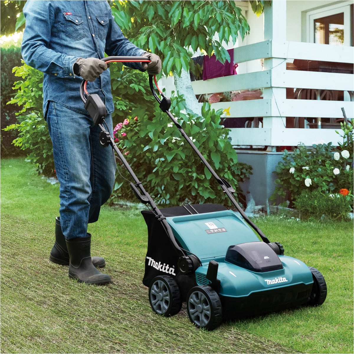 Makita DUV320RT 18V LXT Brushless 320mm Scarifier With 1 x 5.0Ah Battery & Charger