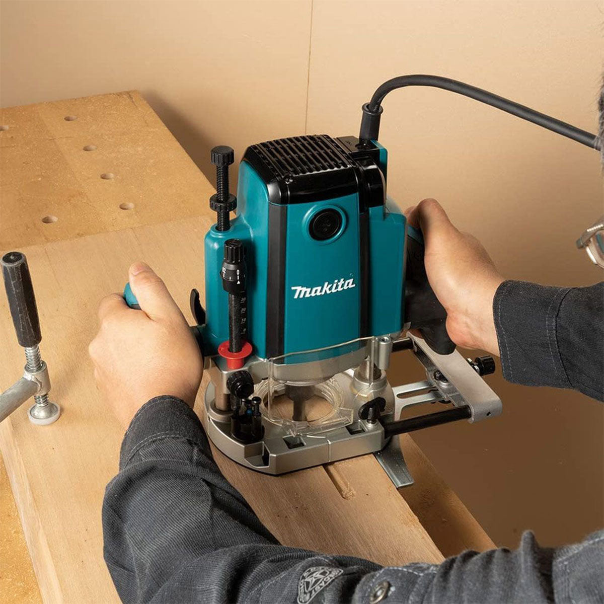 Makita RP1803/2 1/2" Plunge Router 240V/1650W With Cutter Bit 35 Piece Set