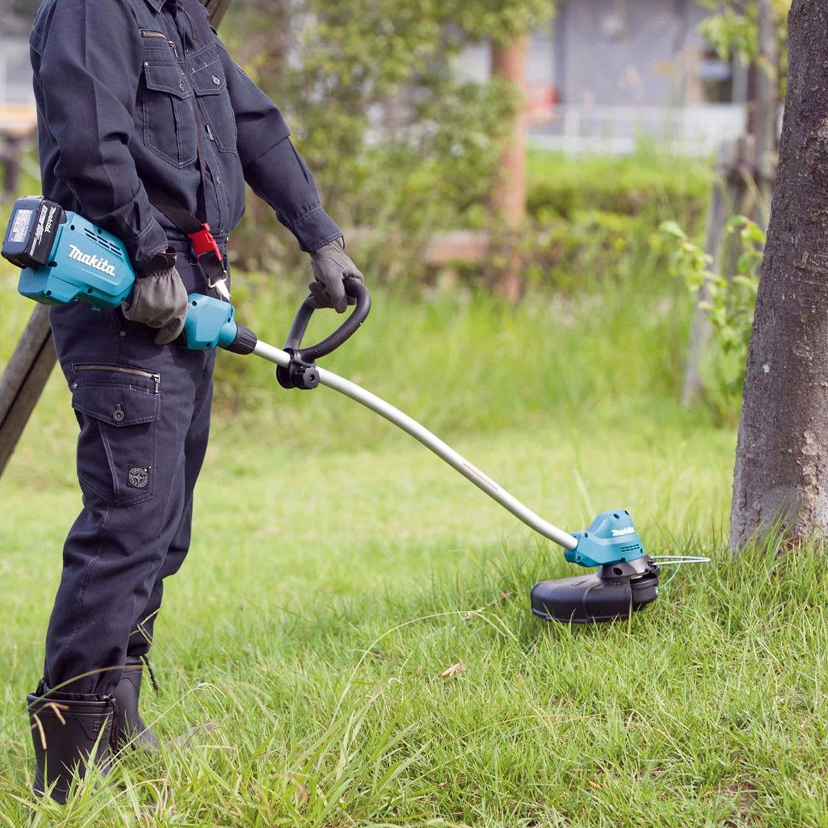 Makita DUR189RT 18V LXT Brushless 30cm Line Trimmer With 1 x 5.0Ah Battery & Charger
