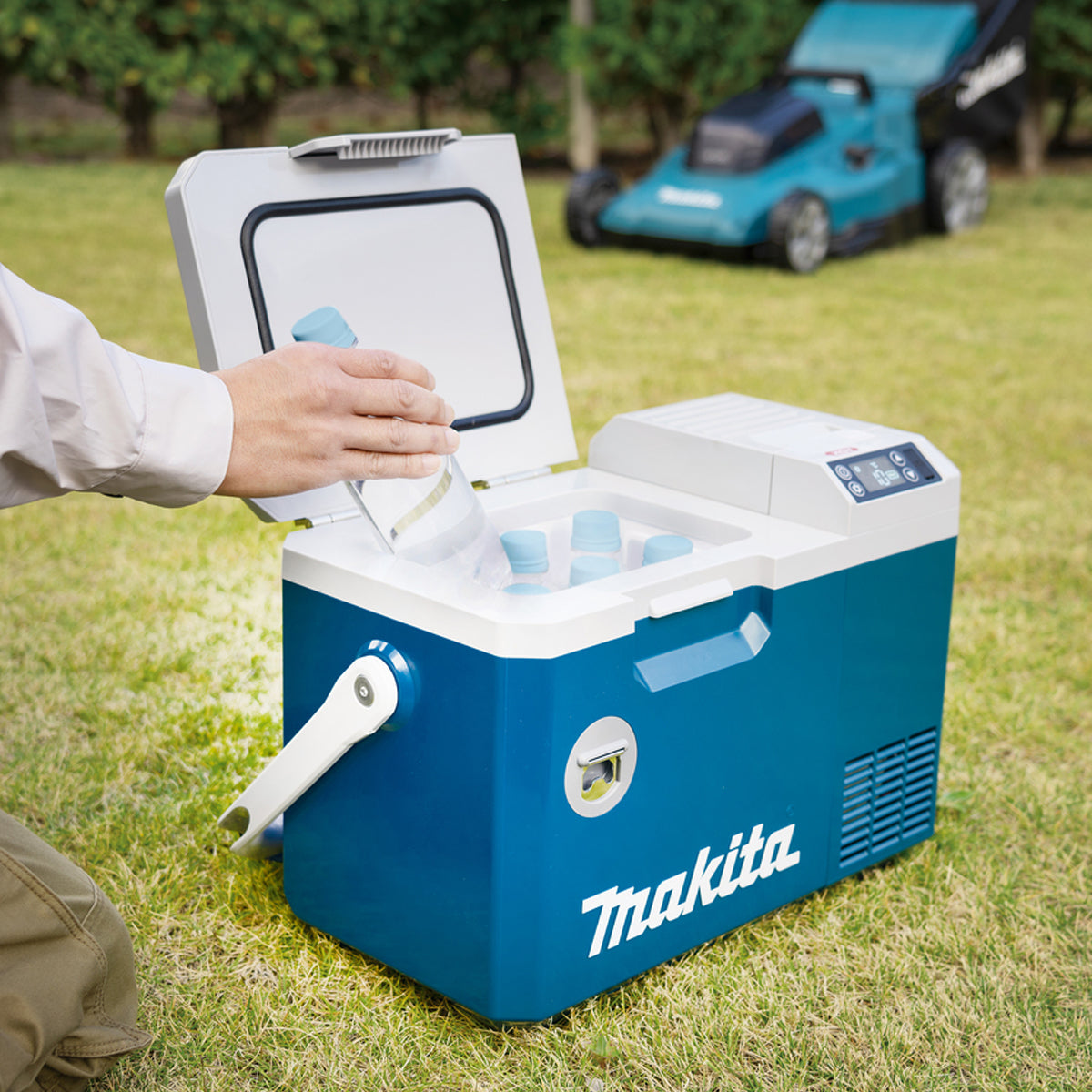 Makita CW003GT101 40V XGT Cooler Warmer Box With 5.0ah Battery & Charger